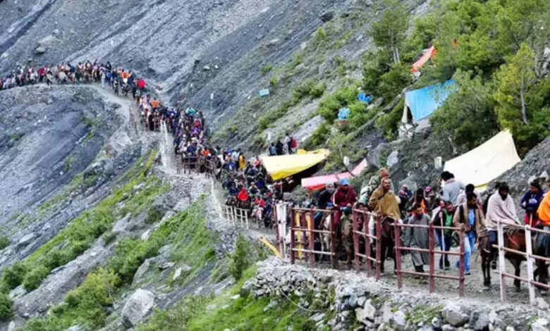 अमरनाथ-यात्रा-फिर-शुरू,-श्रद्धालुओं-में-उत्साह,-7908-का-जत्था-रवाना,-खराब-मौसम-के-चलते-यात्रा-रोकी-गई-थी