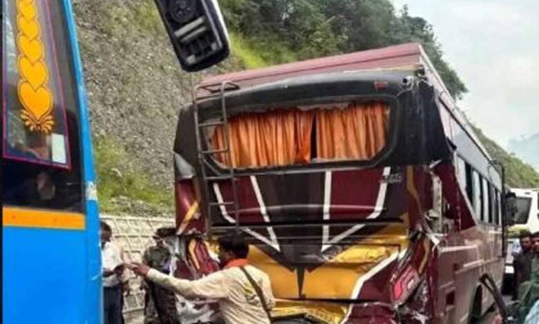 अमरनाथ-यात्रियों-को-रौंदता-ट्रक-घर-में-घुसा,-कई-घायल