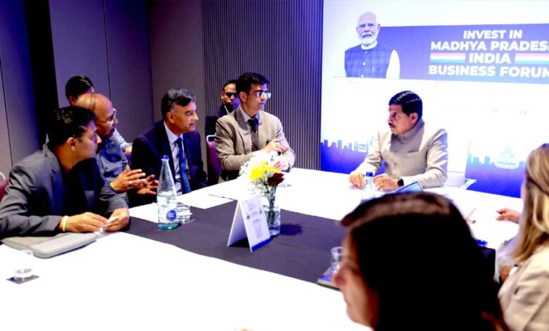 मुख्यमंत्री-डॉ.-यादव-ने-बार्सिलोना-में-टेक्सटाइल-मशीनरी-कंपनियों-के-पदाधिकारियों-के-साथ-की-राउंड-टेबल-बैठक