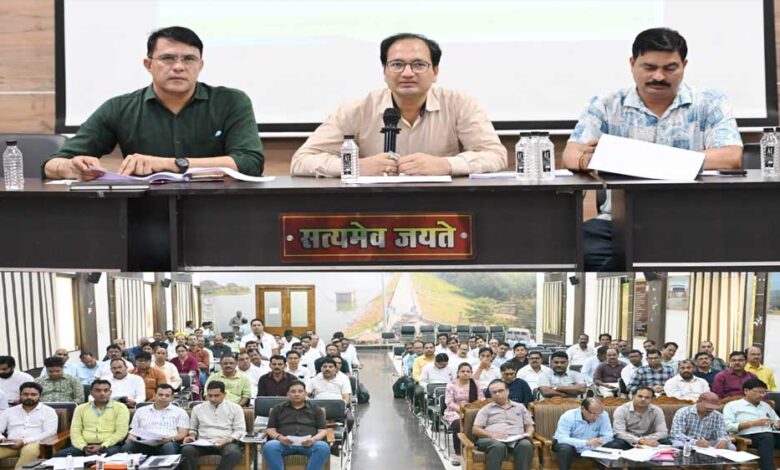 कलेक्टर-ने-की-जिला-सहकारी-बैंक-के-कामकाज-की-समीक्षा