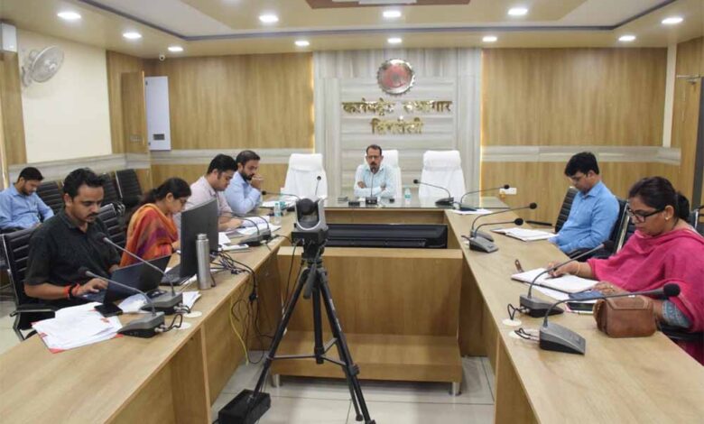 कलेक्टर-ने-व्हीसी-के-माध्यम-से-की-बाढ़-आपदा-प्रबंधन-की-समीक्षा