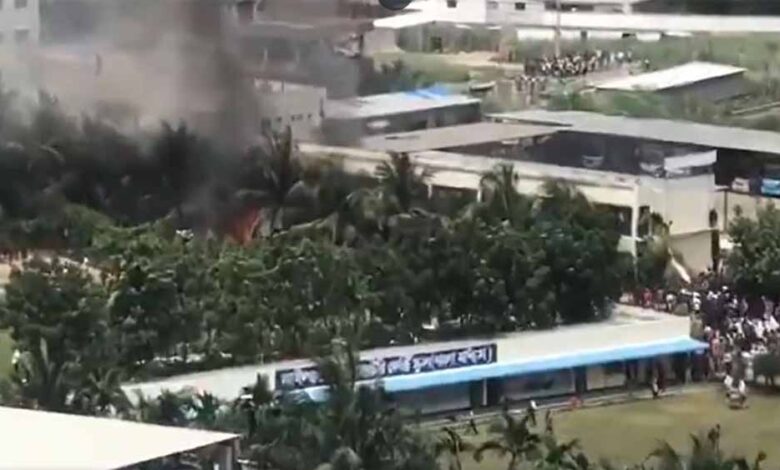 ढाका-में-वायुसेना-का-विमान-स्कूल-पर-क्रैश,-कई-मौतों-की-आशंका