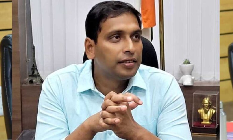 इंदौर-कलेक्टर-आशीष-सिंह-का-सराहनीय-कदम,-खुद-की-सैलरी-से-22-बच्चों-की-पढ़ाई-का-खर्च-उठाया