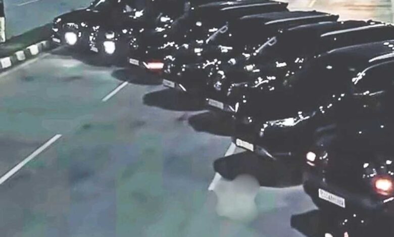 हाईवे-पर-रील-बनाने-वालों-पर-हाईकोर्ट-की-सख्ती,-सरकार-से-पूछा-–-गाड़ियां-जब्त-क्यों-नहीं-कीं?