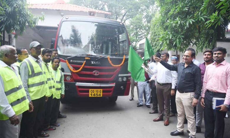 कलेक्टर-ने-स्वच्छता-पेट्रोलिंग-वाहन-को-दिखाई-हरी-झण्डी