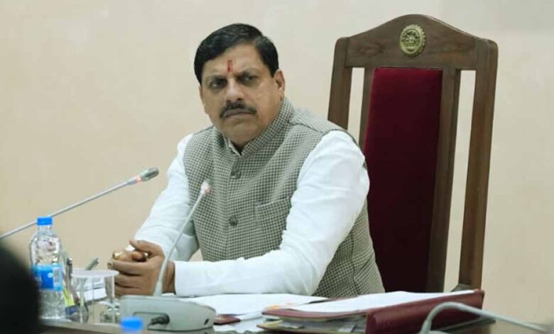 किसानों-को-सुविधापूर्वक,-व्यवस्थित-ढंग-से-उर्वरक-उपलब्ध-कराना-सुनिश्चित-किया-जाए-:-मुख्यमंत्री-डॉ.-यादव