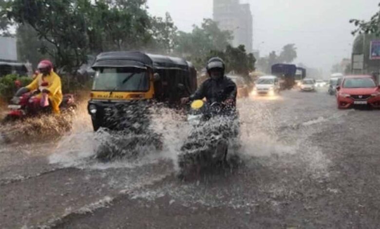 मुंबई-में-मूसलधार-बारिश-का-कहर:-24-घंटे-में-20-से-अधिक-हादसे,-अगले-5-दिन-अलर्ट-पर-शहर