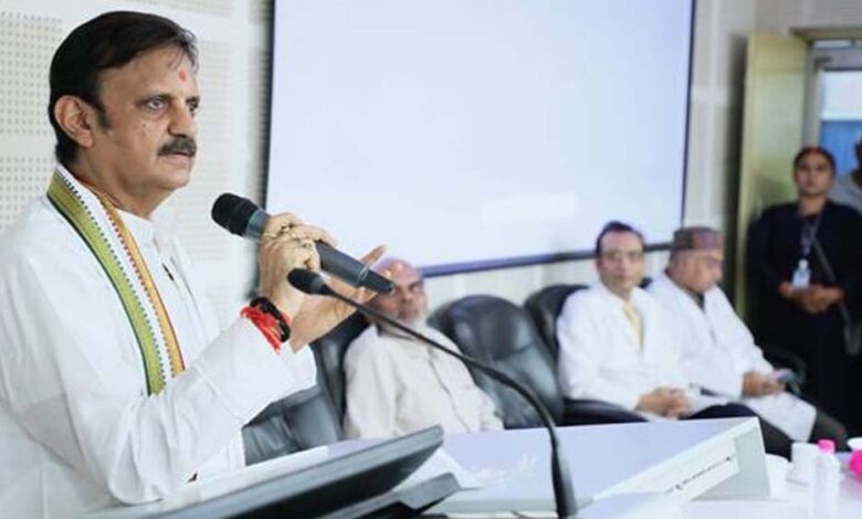 हिन्दी-माध्यम-से-एमबीबीएस.-की-पढ़ाई-से-मरीजों-के-इलाज-में-सुगमता-होगी-:-उप-मुख्यमंत्री-शुक्ल