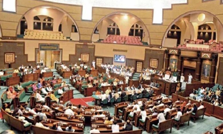 मध्यप्रदेश-में-महिलाओं-को-नाइट-शिफ्ट-की-मंजूरी,-विधानसभा-में-श्रम-संशोधन-विधेयक-2025-पारित