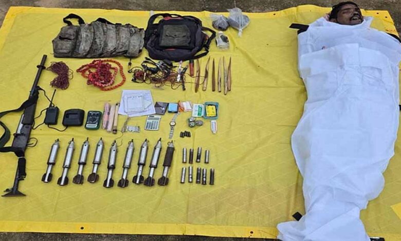 मुठभेड़-में-पांच-लाख-का-इनामी-नक्सली-ढेर,-भारी-मात्रा-में-विस्फोटक-बरामद