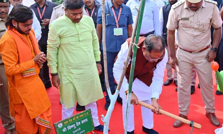 मुख्यमंत्री-विष्णु-देव-साय-ने-नवीन-विधानसभा-परिसर-में-किया-पौधरोपण