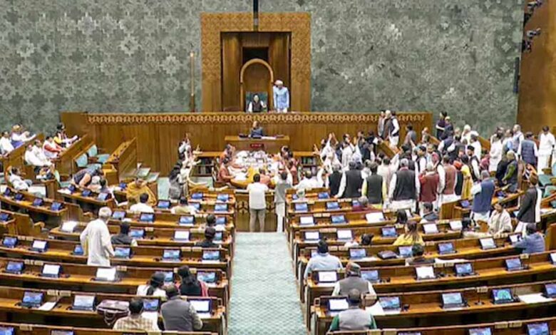 लोकसभा अटेंडेंस पर बवाल: कांग्रेस ने पीएम और मंत्रियों को मिली छूट पर उठाए सवाल