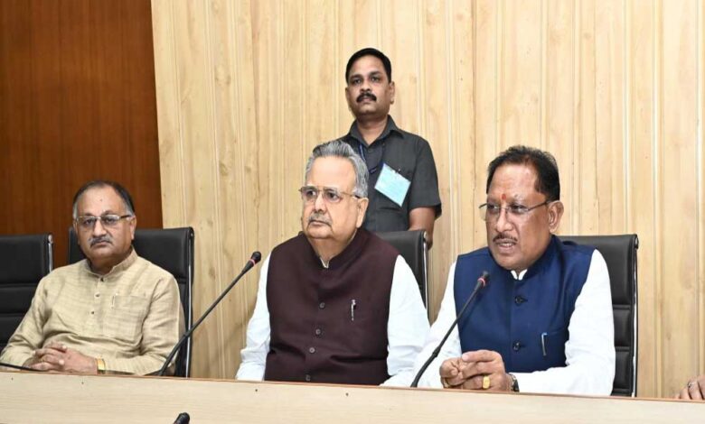 रायपुर : राजनांदगांव के नागरिक प्रतिनिधिमंडल ने की मुख्यमंत्री से सौजन्य भेंट, विकास कार्यों के लिए जताया आभार