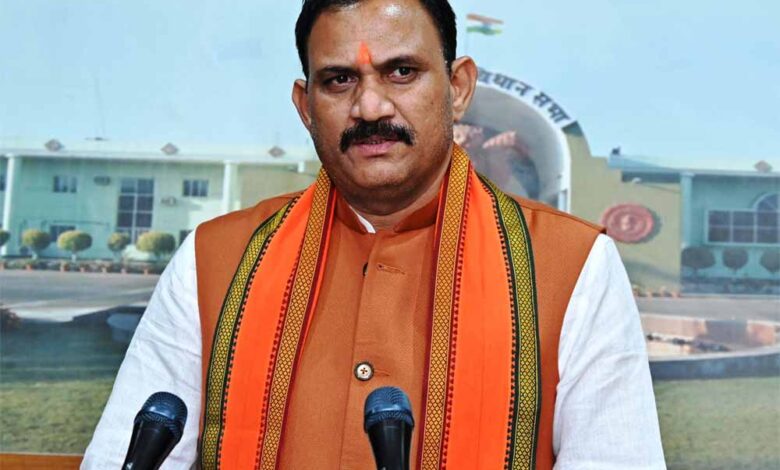 विधानसभा-में-मेकाहारा-पर-घमासान:-जांच-मशीनें-बंद-होने-पर-विपक्ष-सरकार-आमने-सामने