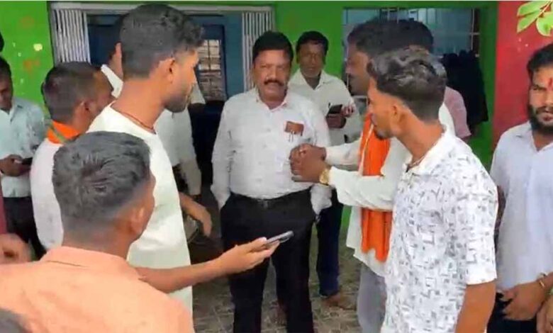 पूर्व-सरपंच-पर-लगे-भ्रष्टाचार-के-आरोप,-ग्रामीणों-ने-जताया-आक्रोश,-जांच-में-जुटी-टीम