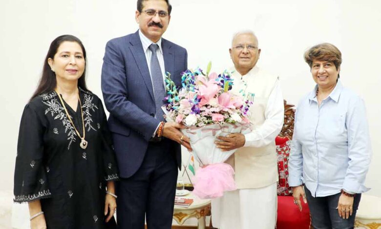 राज्यपाल-पटेल-से-मनोनीत-मुख्य-न्यायाधिपति-श्री-सचदेवा-ने-की-भेंट