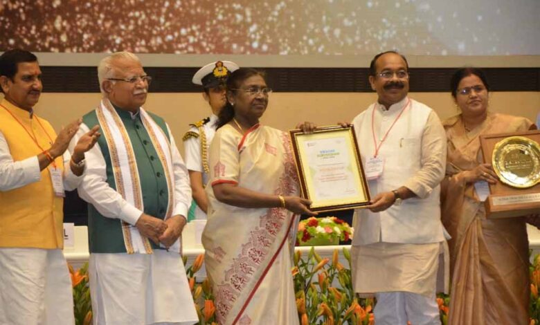 छत्तीसगढ़ ने राष्ट्रीय मंच पर बिखेरी स्वच्छता की चमक, 20 हजार से कम आबादी वाले शहरों में बिल्हा देश का सबसे स्वच्छ शहर