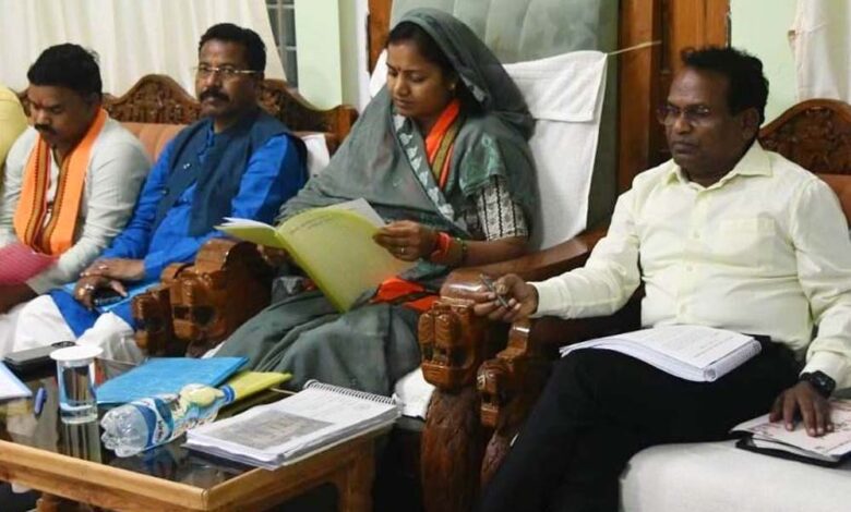 आंगनबाड़ियों-की-व्यवस्था-और-कुपोषण-उन्मूलन-पर-ध्यान-दें-अधिकारी:-मंत्री-श्रीमती-राजवाड़े