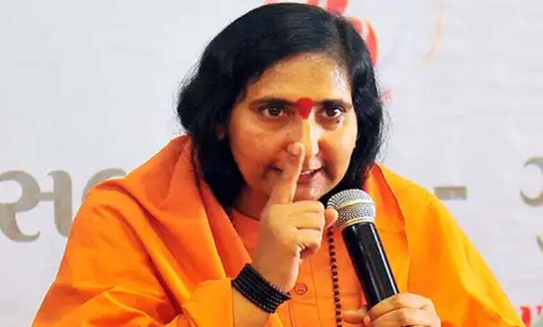 साध्वी-ऋतंभरा-के-विवादास्पद-बयान-पर-खूब-खिंचाई,-‘लड़कियां-नंगी-होकर-काम’-टिप्पणी-से-मचा-हंगामा