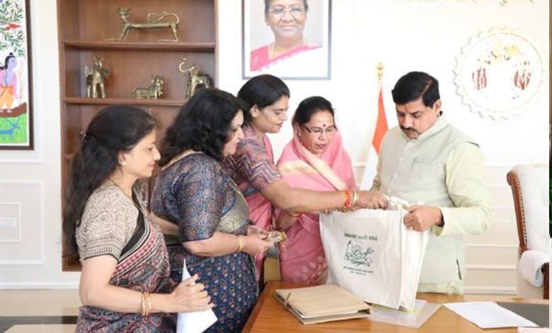 मुख्यमंत्री-डॉ.-यादव-से-पर्यावरण-प्रेमियों-ने-की-भेंट