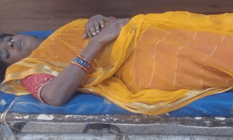 प्रदीप मिश्रा की कथा से लौट रहे श्रद्धालुओं की गाड़ी इंदौर में खड़े ट्रक से टकराई, एक की मौत
