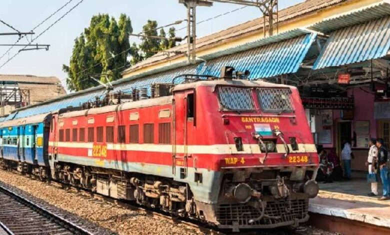 15-अगस्त-और-जन्माष्टमी-पर-ट्रेनें-फुल,-तेजस-में-भी-नहीं-बची-एक-भी-सीट!