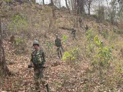 झारखंड-में-ied-धमाका:-crpf-के-2-जवान-घायल,-हेलिकॉप्टर-से-रांची-ले-जाया-गया