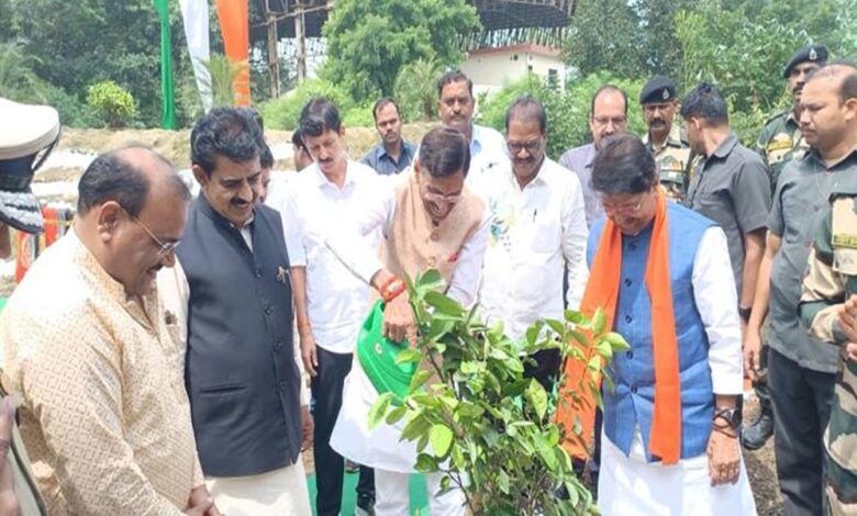 पर्यावरण-संरक्षण-के-लिए-इंदौर-काम-कर-सकता-है-तो-देश-के-अन्य-शहर-क्यों-नहीं-:-रक्षा-राज्य-मंत्री-सेठ