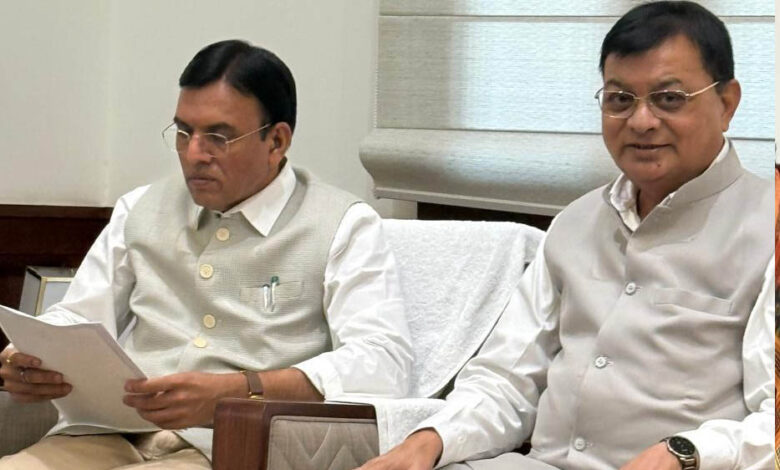 श्रम-मंत्री-लखन-लाल-देवांगन-ने-की-केंद्रीय-श्रम-मंत्री-मनसुख-एल-मंडाविया-से-मुलाक़ात,प्रदेश-में-ईएसआईसी-नर्सिंग-कॉलेज-की-स्थापना-हेतु-की-मांग