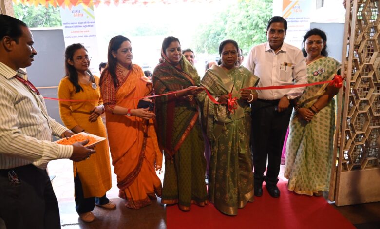 महापौर-मालती-राय-ने-‘हर-घर-तिरंगा’-और-‘विभाजन-विभीषिका-स्मृति-दिवस’-पर-आधारित-चित्र-प्रदर्शनी-का-किया-उद्घाटन