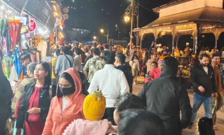 मसूरी में सैलानियों की भीड़, होटलों की बुकिंग अगले तीन दिन तक फुल