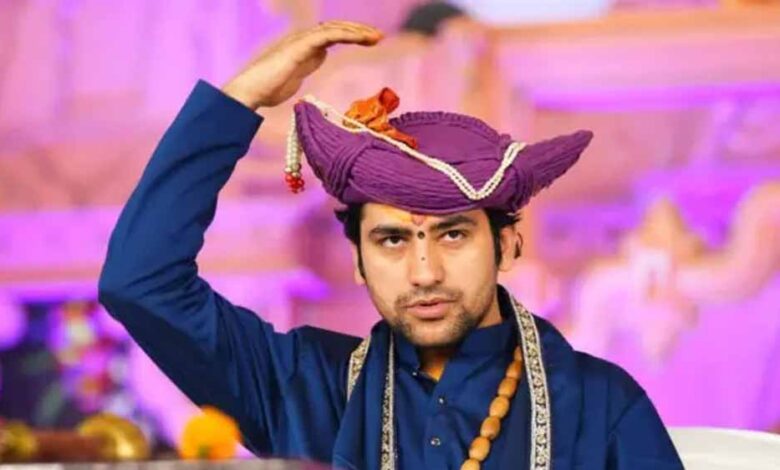 धीरेंद्र-शास्त्री-का-संदेश:-रिश्तों-में-सुंदरता-नहीं,-समझदारी-निभाती-है-लंबा-साथ