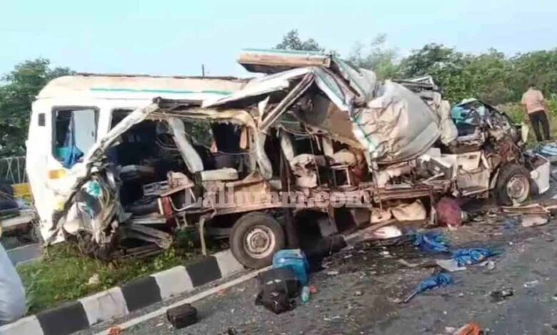 काशी-दर्शन-कर-लौट-रहे-श्रद्धालुओं-की-बस-हादसे-का-शिकार,-4-की-मौत