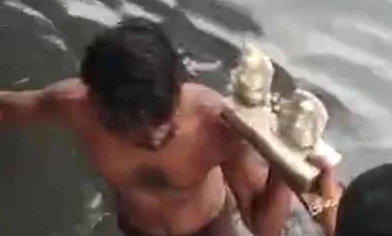 इंदौर-में-मंदिर-से-मूर्तियाँ-उखाड़कर-कान्ह-नदी-में-फेंकी,-हिंदू-संगठनों-में-उबाल