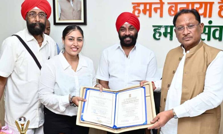 रायपुर-:-मुख्यमंत्री-विष्णु-देव-साय-से-राष्ट्रपति-सम्मान-से-सम्मानित-देवाशीष-और-मनतृप्त-कौर-ने-की-सौजन्य-मुलाकात