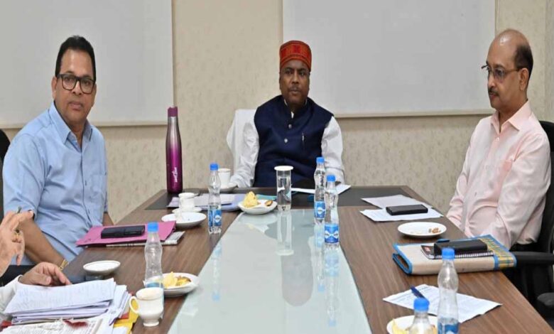 रायपुर-:-कम-स्टॉक-वालें-जिलों-में-प्राथमिकता-के-साथ-यूरिया-खाद-के-उपलब्धता-सुनिश्चित-हो:-मंत्री-केदार-कश्यप