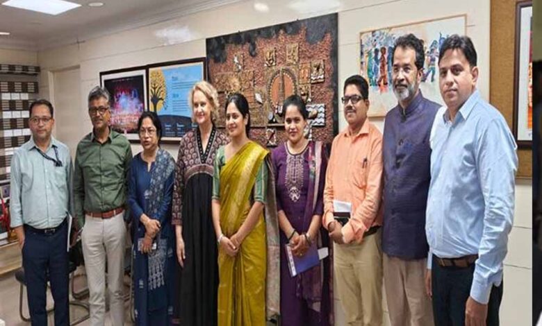 कंट्री-हेड-सुएंड्रीका-ने-कस्तूरबा-गांधी-बालिका-छात्रावास-का-किया-दौरा