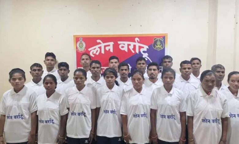 राज्य-में-बड़ी-कामयाबी:-21-नक्सली-हुए-सरेंडर,-13-पर-था-25.5-लाख-रुपए-का-इनाम