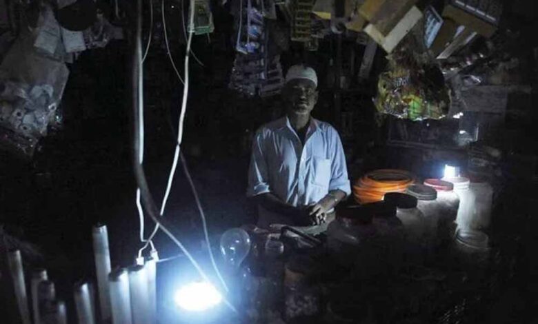 पाकिस्तान:-कराची-में-50-घंटे-बिजली-कटौती-के-खिलाफ-भारी-विरोध-प्रदर्शन