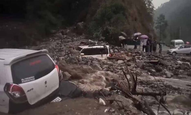थराली में भयंकर बारिश के बाद मलबा फैलने से युवती की मौत