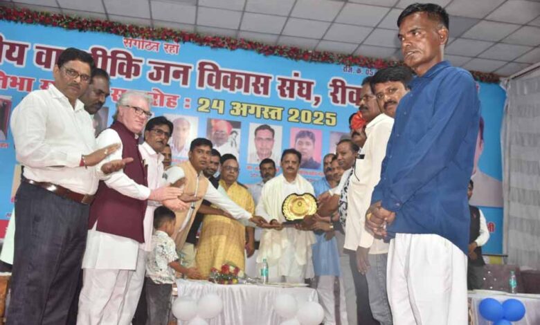 शिक्षित-व्यक्ति-समाज-और-देश-को-करते-हैं-सशक्त-:-उप-मुख्यमंत्री-शुक्ल