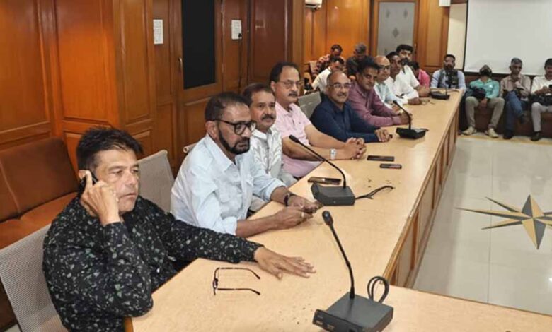 सराफा-चौपाटी-पर-मेयर-भार्गव-का-फैसला:-नहीं-हटेगी-दुकानें,-सुरक्षा-और-समय-पर-रहेगा-जोर