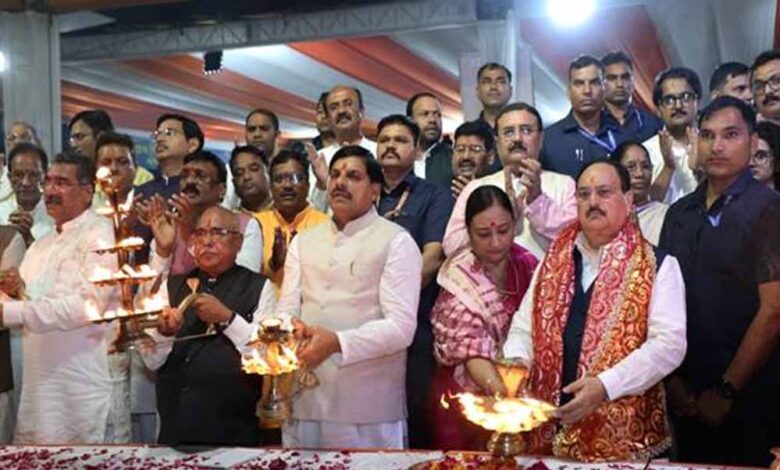 केंद्रीय-मंत्री-नड्डा-और-मुख्यमंत्री-डॉ.-यादव-माँ-नर्मदा-की-महाआरती-में-हुए-शामिल