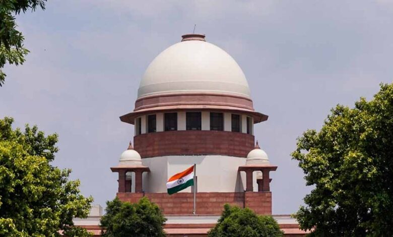 सुप्रीम-कोर्ट-सख्त:-सरकार-मार्केट-प्लेयर-नहीं,-आउटसोर्सिंग-से-कर्मचारियों-का-शोषण-गलत