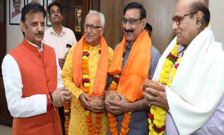 संस्कृति,-परंपरा,-संवेदना-और-विचारों-को-आगामी-पीढ़ियों-तक-पहुँचाते-हैं-साहित्यकार-:-उप-मुख्यमंत्री-शुक्ल