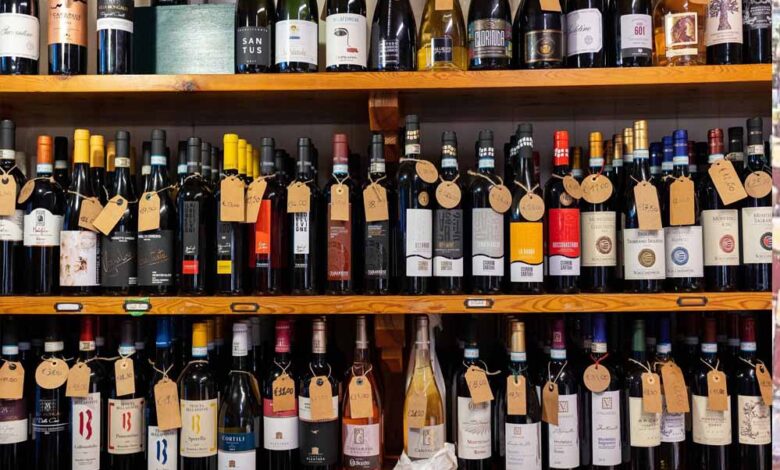 सागर:-बड़े-बीजेपी-नेता-के-भतीजे-के-फॉर्म-हाउस-पर-छापेमारी,-12-लाख-की-अवैध-शराब-जब्त