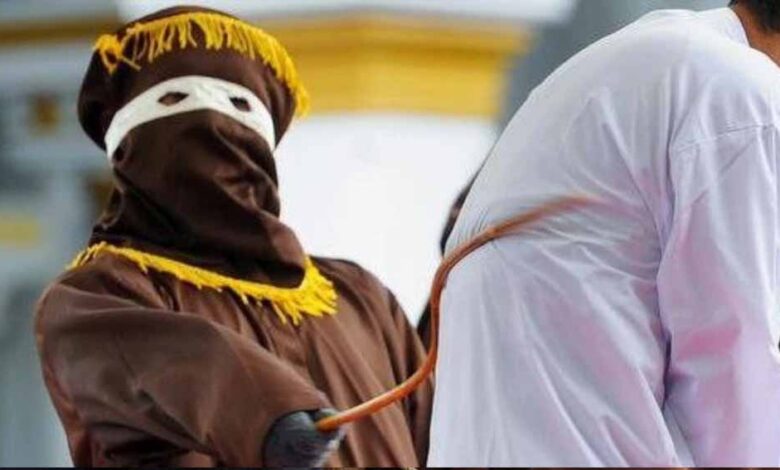 डोनेशिया-में-चूमने-की-कीमत-भारी,-शौचालय-में-प्यार-करने-पर-76-कोड़े-की-सजा