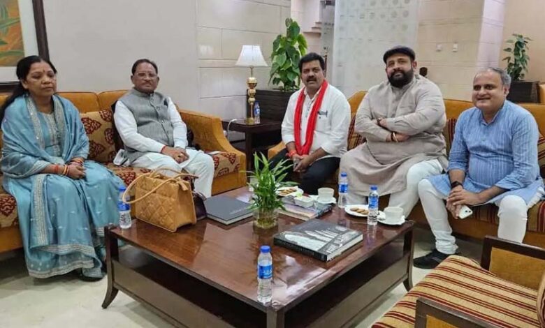 विदेश-दौरे-के-बाद-cm-विष्णुदेव-साय-दिल्ली-लौटे,-कई-अहम-बैठकों-का-करेंगे-नेतृत्व