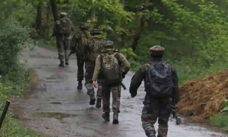 पुंछ-में-सुरक्षा-बलों-का-बड़ा-अभियान,-दो-आतंकवादी-गिरफ्तार,-ak-47-और-हैंड-ग्रेनेड-बरामद