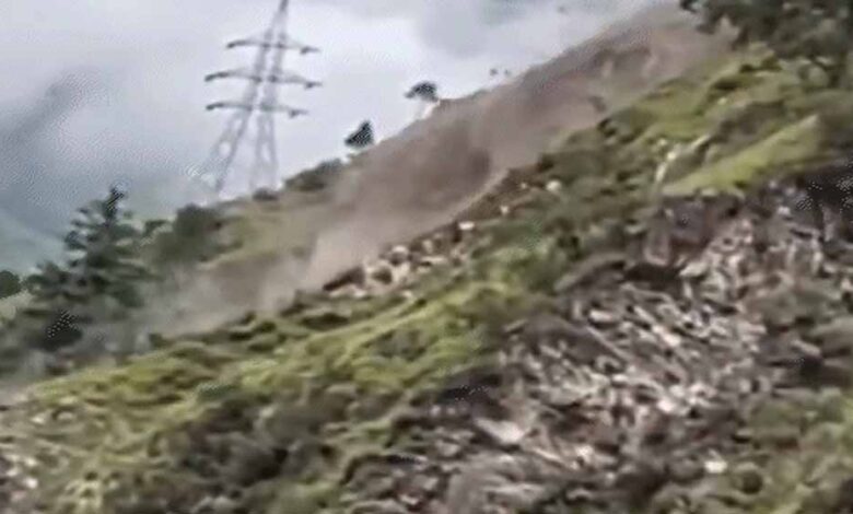 हिमाचल-में-भारी-बारिश:-9-जिलों-में-कल-स्कूल-कॉलेज-बंद,-मंडी-में-एम्बुलेंस-पलटी